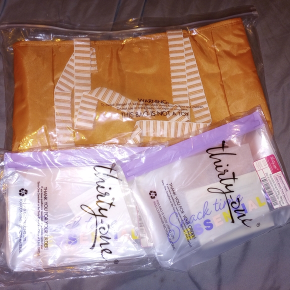 thirty-one Handbags - Bundle Thirsty-One Orange Tote Bag with Reusable Lunch Bags